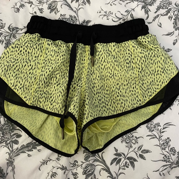 lululemon athletica Pants - Lulu lemon Hotty hot shorts, size 4